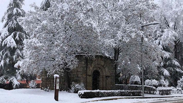 Un temporal pone en alerta el norte peninsular y la DGT pide precaución en las carreteras por la nieve