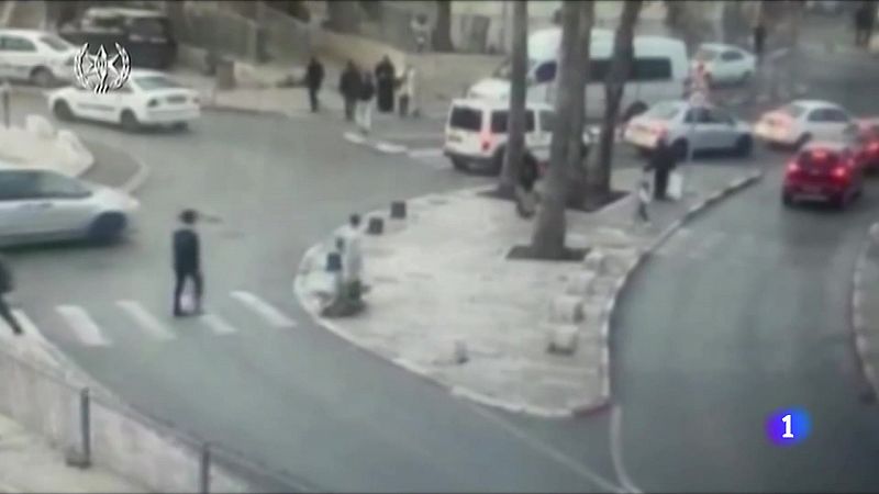 Polémica en Israel: la Policía israelí mata a un agresor palestino que ya había sido reducido - Ver ahora