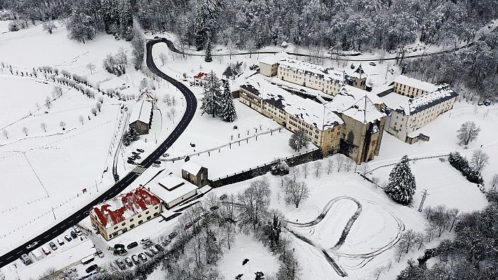 España en 24h - La DGT pide adelantar el regreso del puente de la Constitución por nevadas en el norte de la Península