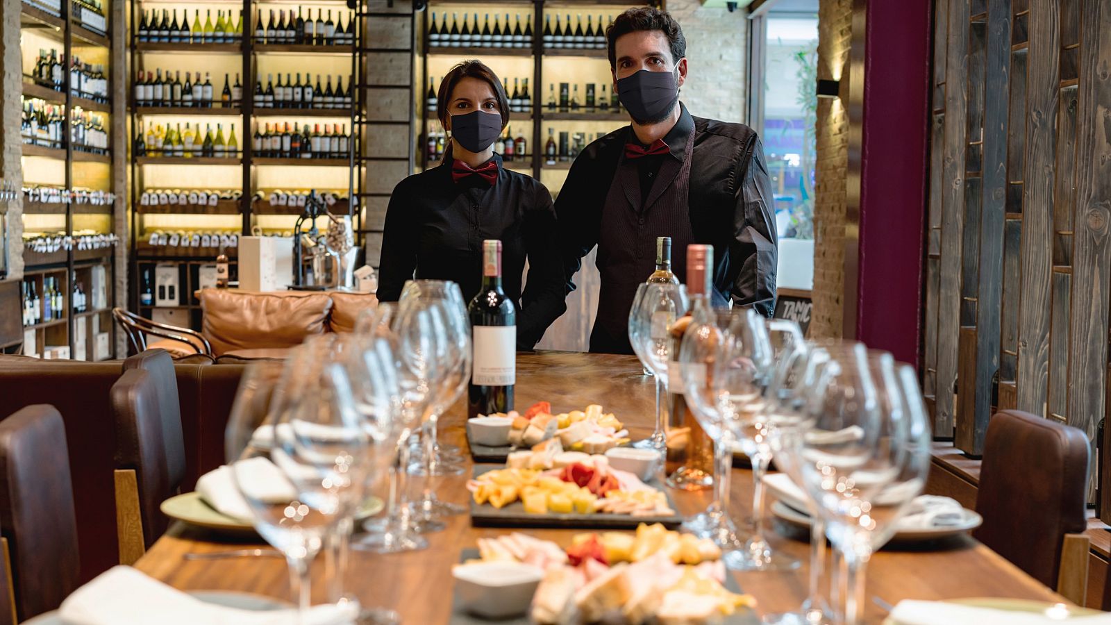 Anulación de comidas y cenas navideñas para evitar brotes | Ver