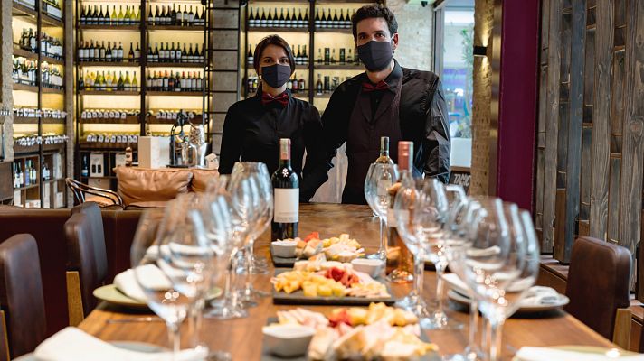 Telediario 1 - El aumento de los contagios provoca la anulación de comidas y cenas navideñas