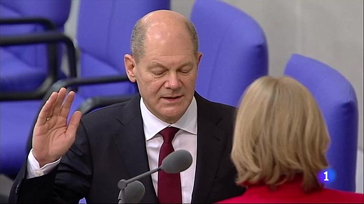 Telediario 1 - Los parlamentarios alemanes despiden a Angela Merkel con un prolongado aplauso