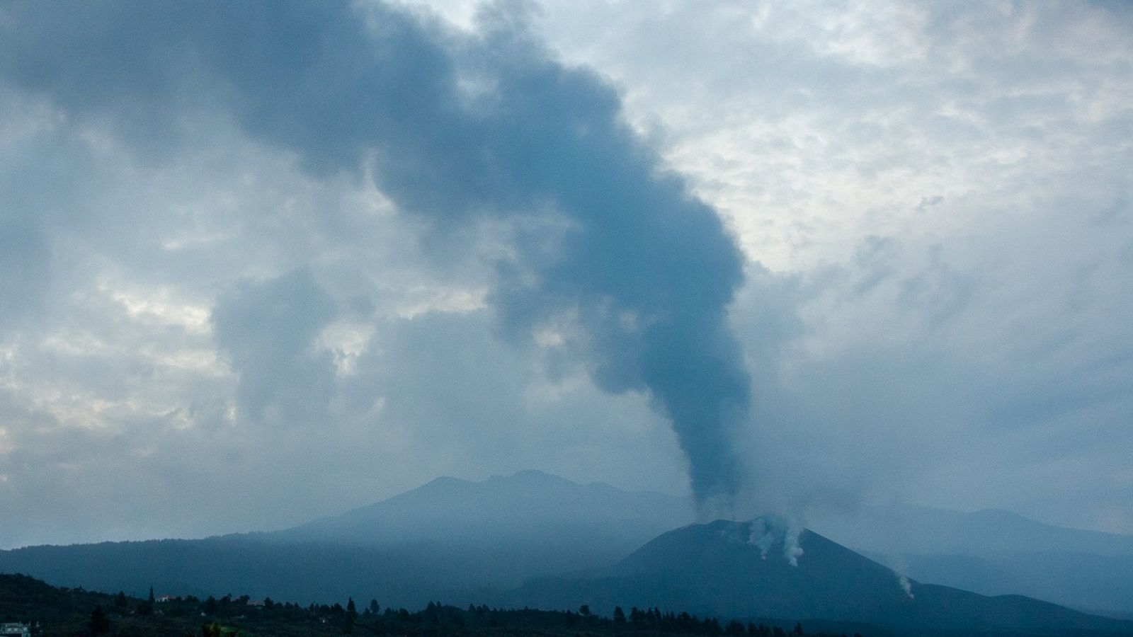 Volcán La Palma: se reanudan los vuelos en el aeropuerto