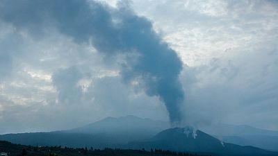 Se reanudan los vuelos en el aeropuerto de La Palma al retirarse la nube de ceniza