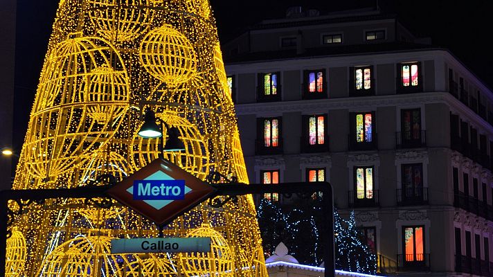 Cosas que hacer en Madrid en Navidad: comer churros con chocolate, comprar lotería y ver las luces   