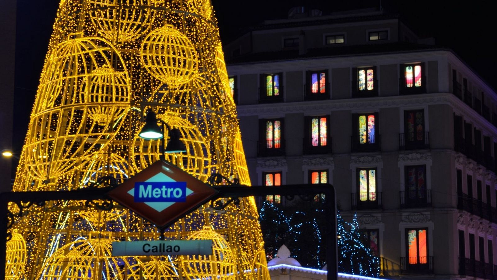 Cosas que hacer en Madrid en Navidad: comer churros con chocolate, comprar lotería y ver las luces - Ver ahora