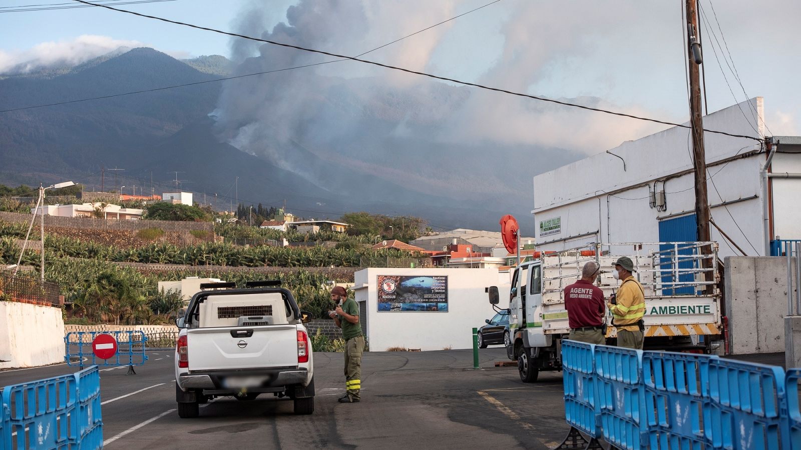 Vuelve a casa en Los Llanos tras levantarse la evacuación por volcán: "No hay nada como estar uno en su casa"