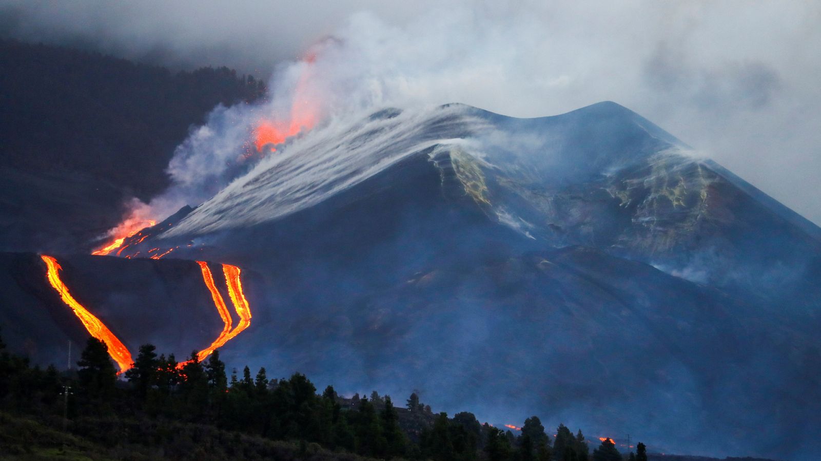 La actividad del volcán de La Palma disminuye