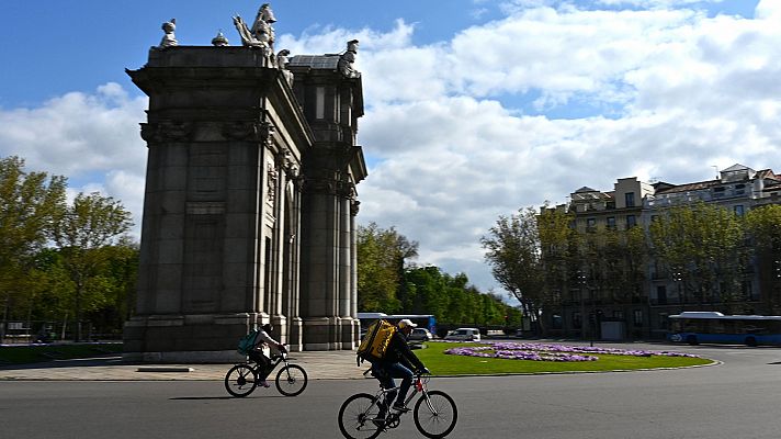 Bruselas propone nuevas reglas para aclarar el estatus laboral de los riders o conductores VTC