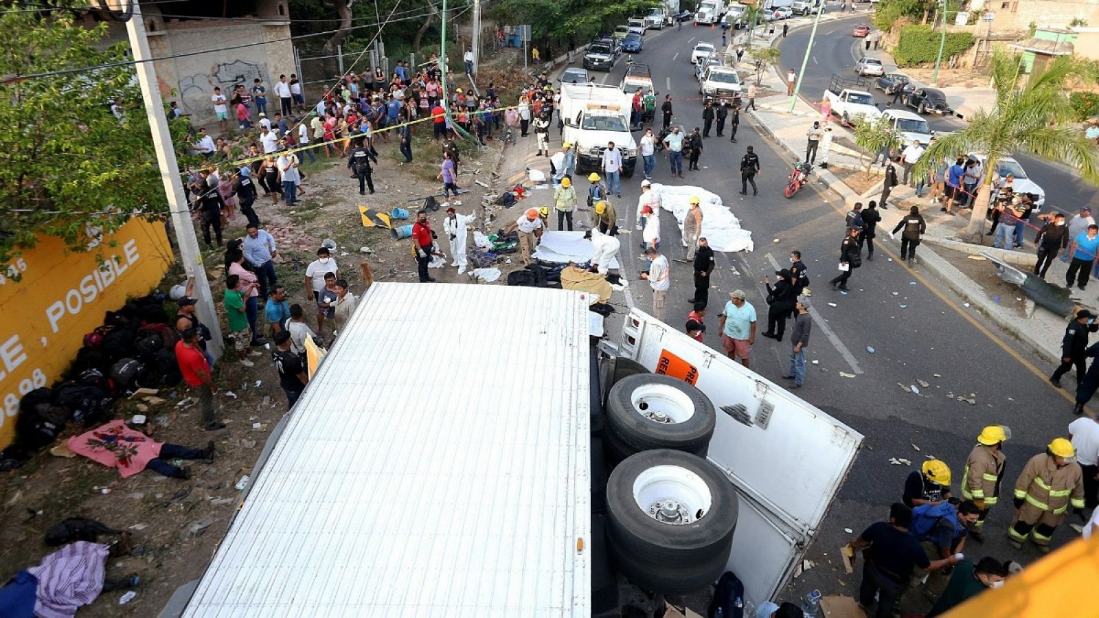 Al menos 55 migrantes muertos en México al volcar un camión en el que viajaban