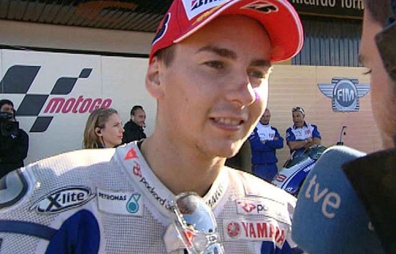 Jorge lorenzo, que ha finalizado tercero en Cheste, ha querido felicitar a Dani Pedrosa por su victoria en la carrera.
