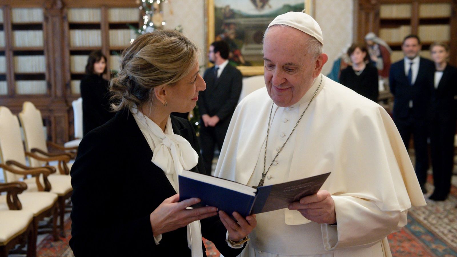 El papa recibe a Yolanda Díaz en el Vaticano