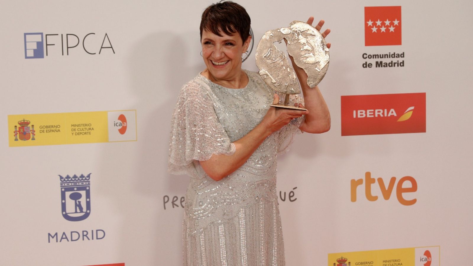 Blanca Portillo recuerda a Almudena Grandes al ganar el Premio Forqué a la mejor actriz