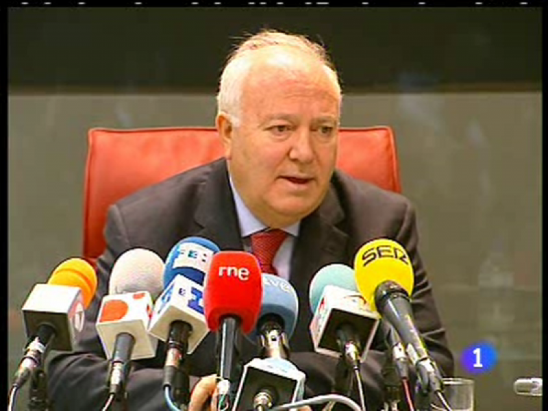 La diplomática es la principal vía de negociación para liberar a los secuestrados del Alakrana. Lo ha dicho el ministro Moratinos, en permanente contacto con el embajador español en Kenia, que esta tarde se ha reunido con el primer ministro somalí.