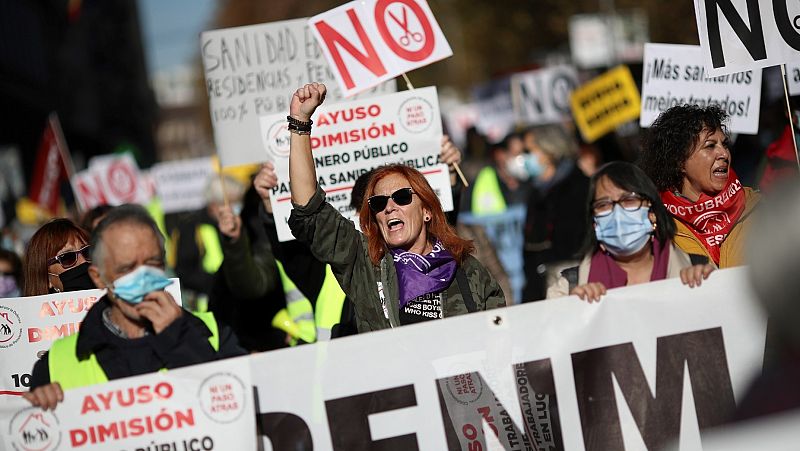 Centenares de personas salen a la calle en defensa de la Atención Primaria