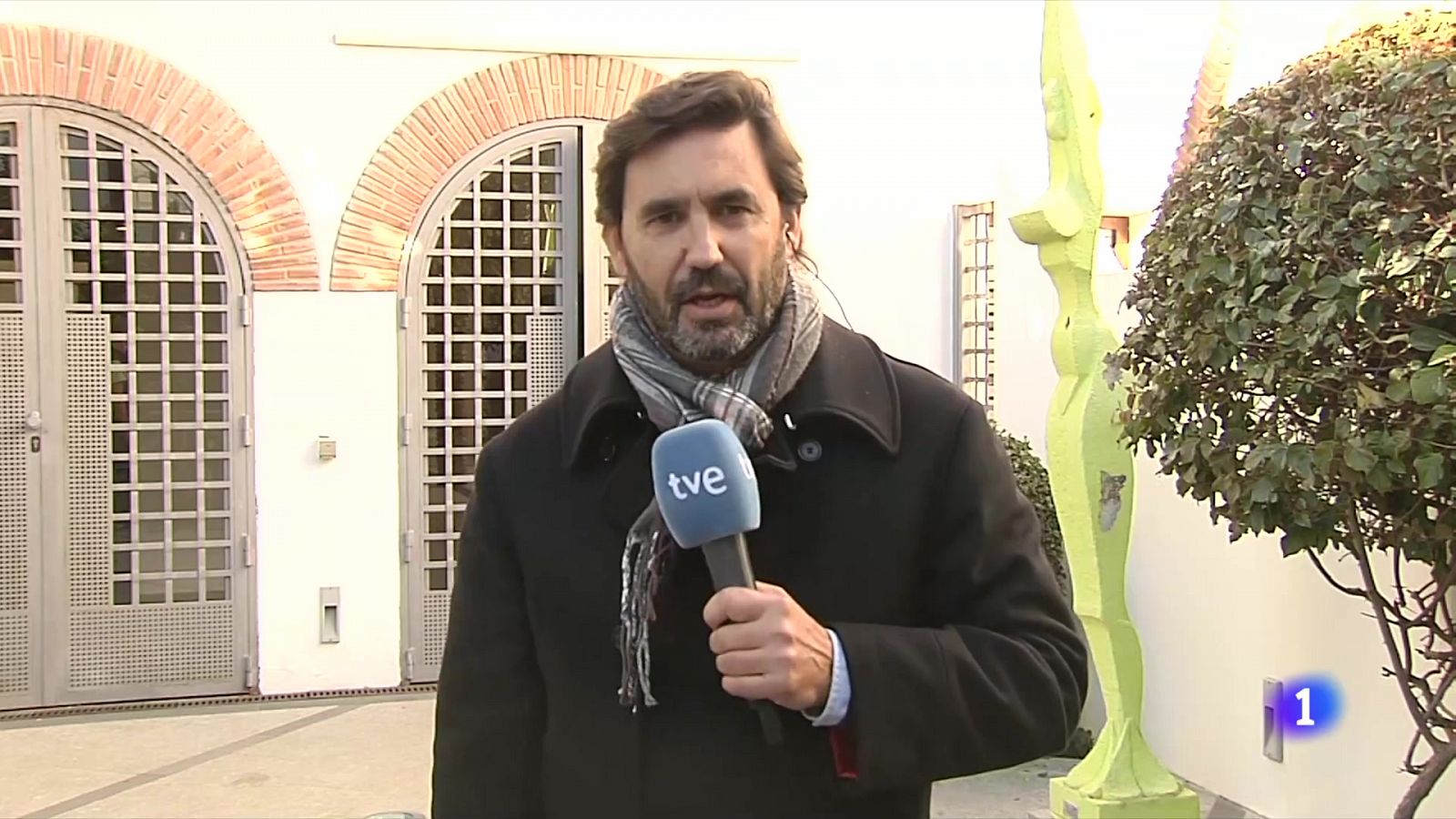 Numerosas personalidades despiden a Manolo Santana en su capilla ardiente