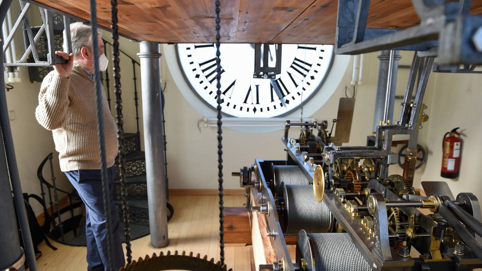 El reloj de la Puerta del Sol se pone a punto para despedir el 2021