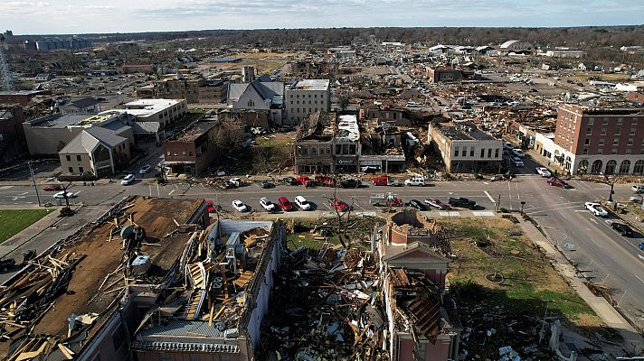 Los servicios de rescate buscan a cientos de personas desaparecidas tras el tornado de Kentucky