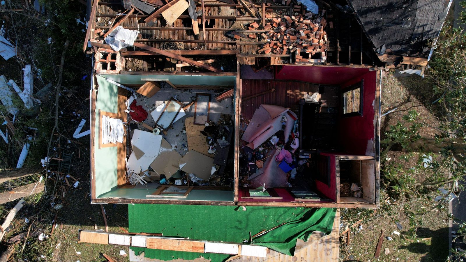 Los meteorólogos califican la cadena de tornados de Kentucky como "extraordinariamente rara"