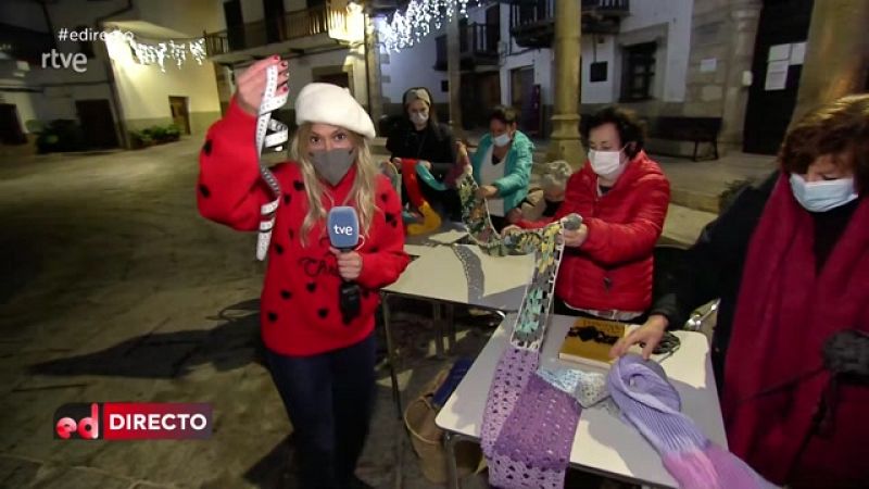 España Directo - Primer día de reto para conseguir la bufanda solidaria más larga