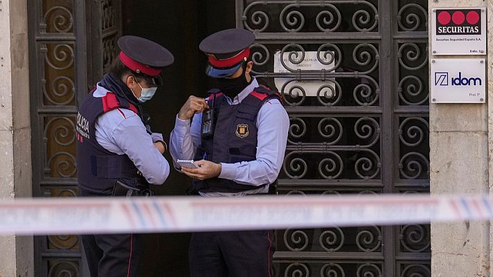 Telediario 1 - Un hombre hiere a tiros a cuatro personas en Tarragona, entre ellas un agente de los Mossos