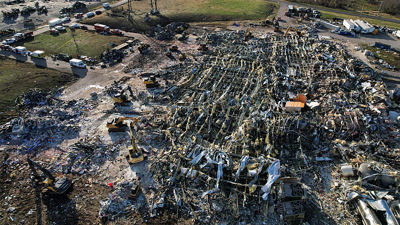 La fábrica de velas de Mayfield, zona cero del tornado: "Un compañero murió en mi brazo"