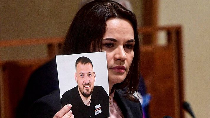 Telediario 1 - Bielorrusia condena a 18 años de prisión al esposo de Tijanóvskaya