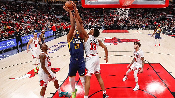 Telediario 1 - La NBA aplaza dos partidos por un brote de Covid-19 en los Bulls