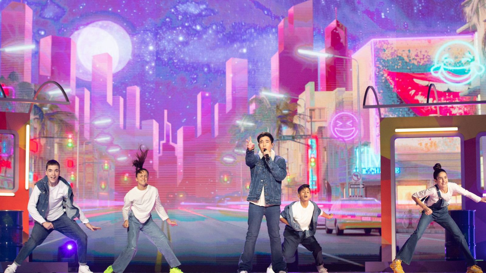 Levi hace su primer ensayo de la canción "Reír", con la que representará a España en el Festival de Eurovisión Junior 2021.