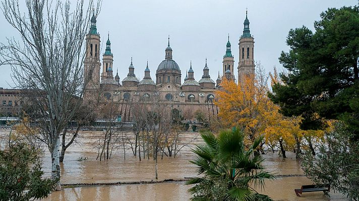 Telediario 2 - La crecida del río Ebro llega a Zaragoza tras las graves inundaciones a su paso por Navarra