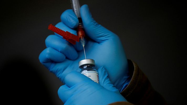 Telediario 2 - Sanidad y las CC.AA. debaten ampliar las terceras dosis