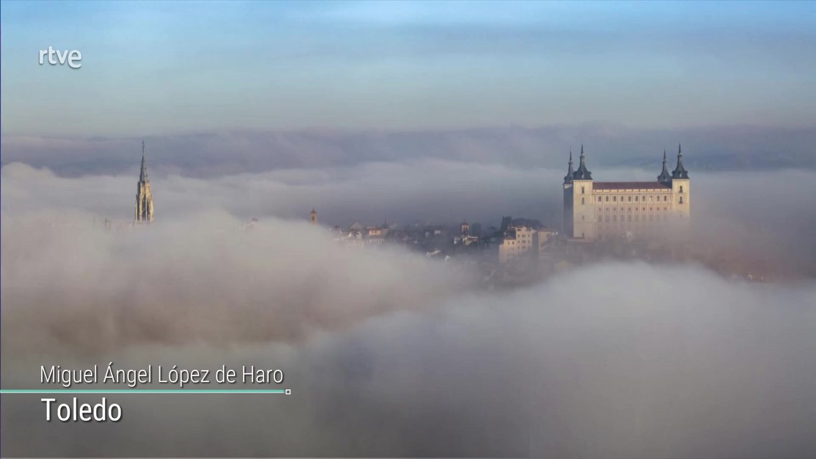 Levante fuerte en el Estrecho e intervalos de fuerte en Alborán. Nieblas extensas y persistentes en el valle del Ebro y La Mancha - ver ahora