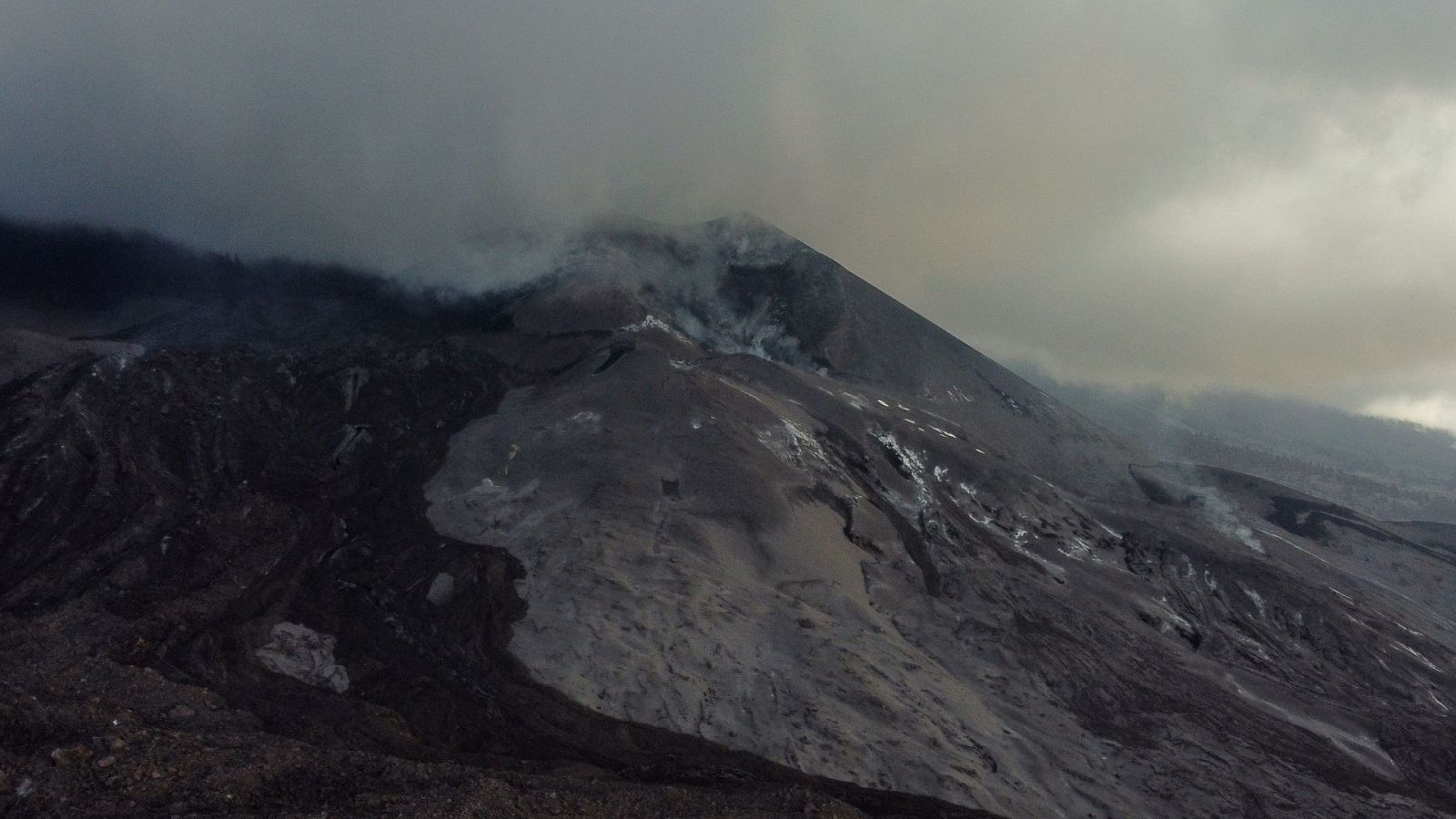 El volcán de La Palma completa 24 horas sin tremor ni emisión de lava