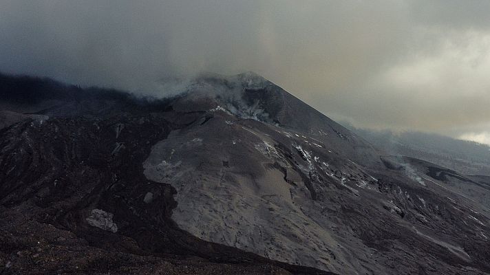 Telediario 2 - El volcán de La Palma completa 24 horas sin tremor ni emisión de lava