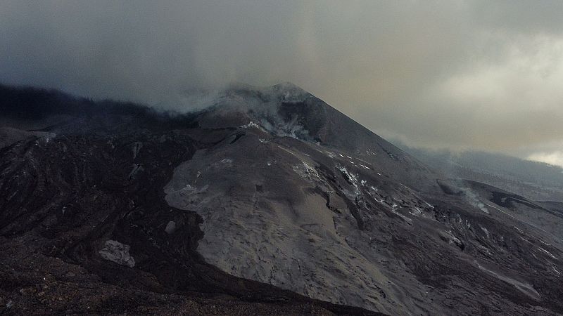 El volcán de La Palma completa 24 horas sin tremor ni emisión de lava