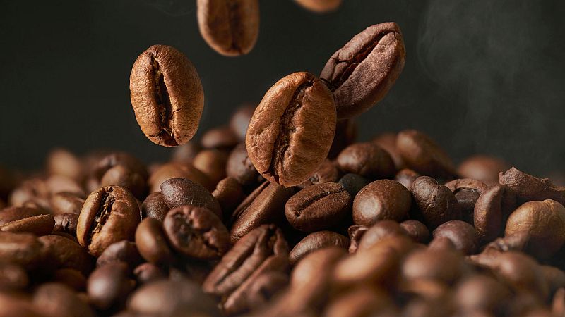 El café ha doblado su precio, en España consumimos una media de cuatro tazas al día de esta bebida - Ver ahora