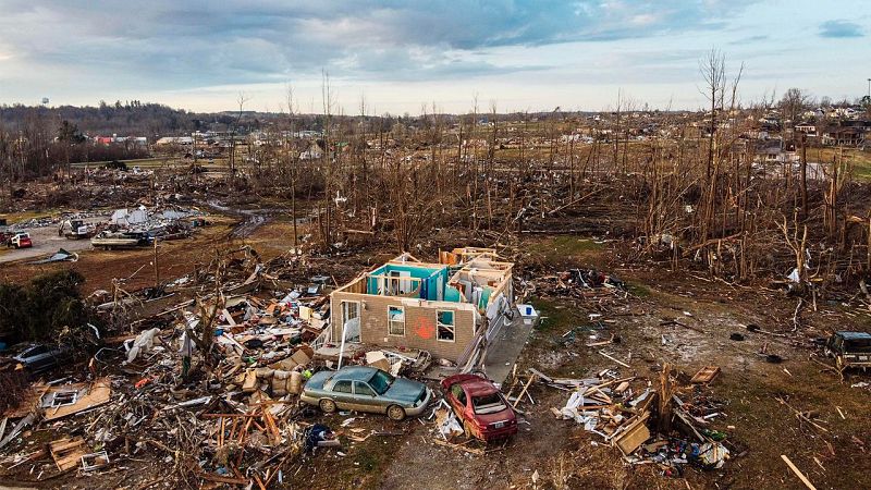 EE.UU. bajo los tornados: barrios enteros borrados del mapa
