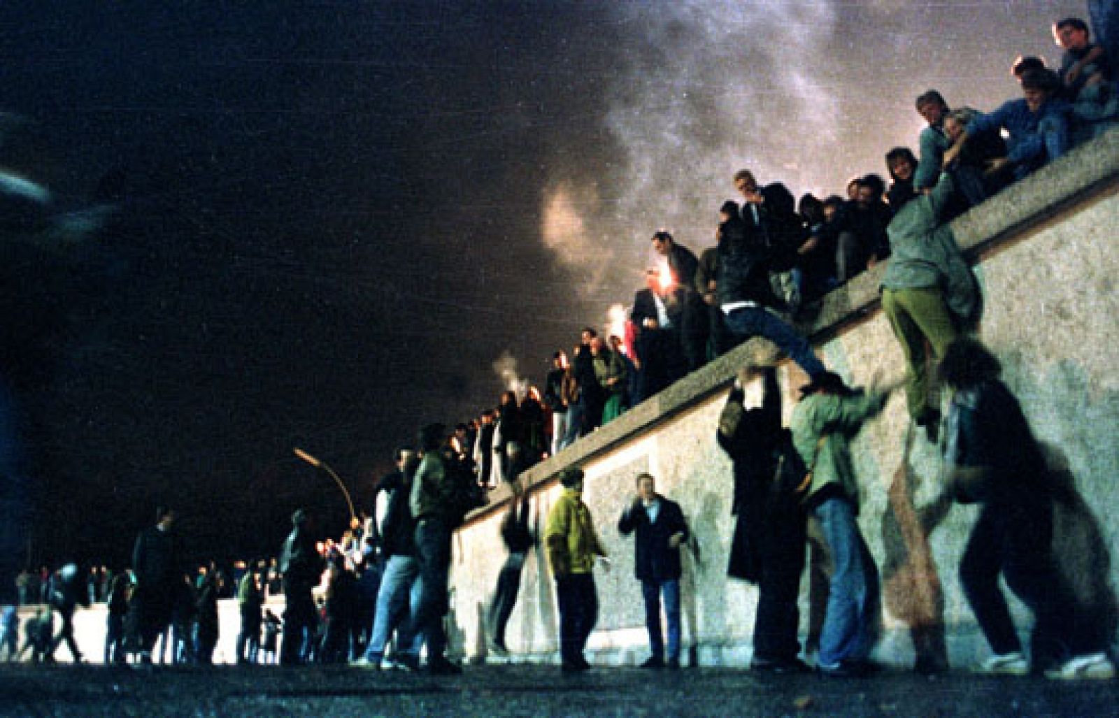 La primera grieta del Muro de Berlín