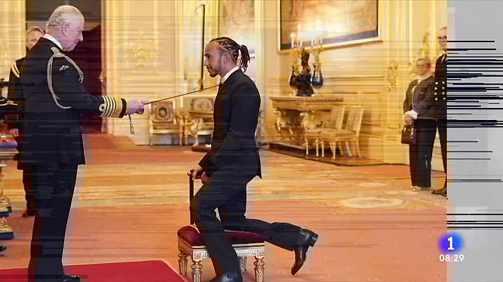 Telediario Matinal - Sir Lewis Hamilton: el piloto de F1 recibe el título de caballero británico