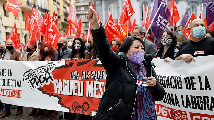 UGT y CCOO se manifiestan frente a la CEOE durante la cuenta atrás para la reforma laboral