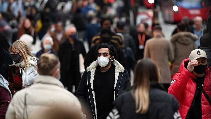 Telediario 2 - La variante Ómicron se expande rápidamente por todo el mundo: Marruecos e Indonesia detectan los primeros casos