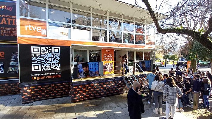 La gran consulta - Santiago recibe al set de 'La gran consulta'