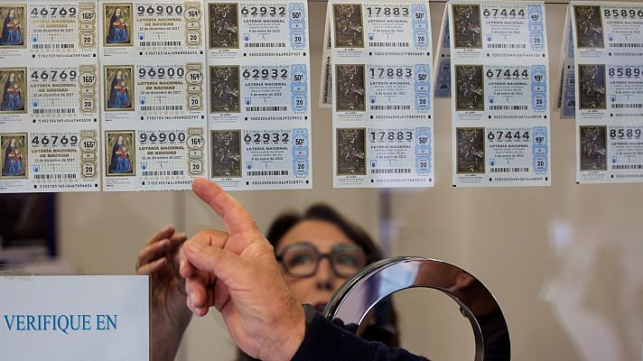 Telediario 1 - Las matemáticas responden: ¿merece la pena esperar durante horas para conseguir un décimo de loteria?