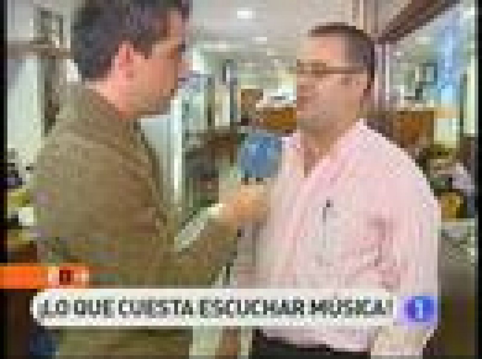 Esteban es peluquero y, desde siempre, tiene la radio puesta en su local. Hace unos días, un inspector de la SGAE le reclamó un canon mensual por ponerla. Según la ley, la música ameniza a los clientes y eso hay que pagarlo. 