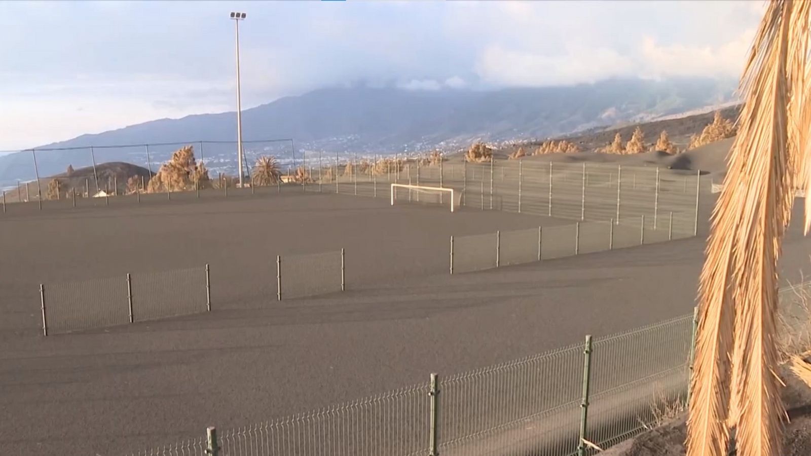 El 'manto gris' que deja la erupción del volcán en La Palma