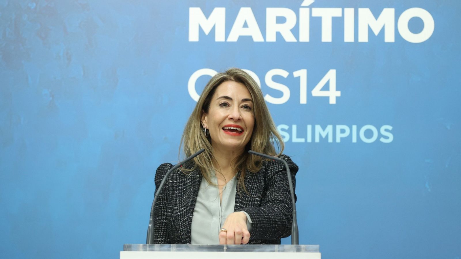 La ministra de Transportes celebra un "acuerdo histórico"