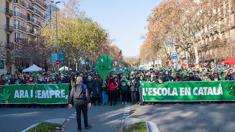 Manifestación en Barcelona en defensa de la enseñanza en catalán