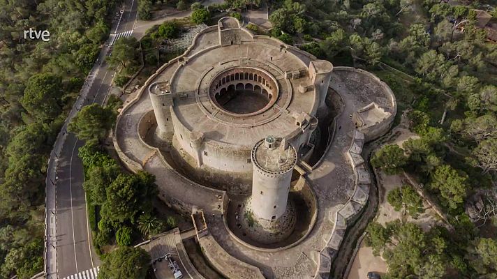 Un castillo redondo del siglo XIV muy peculiar 