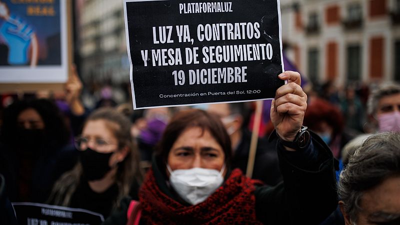 Una concentración en Madrid pide solucionar la falta de energía eléctrica en la Cañada Real 14 meses después