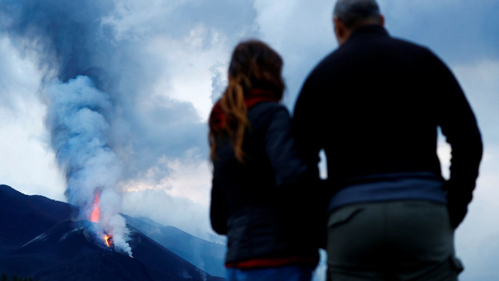 Afectados por el volcán: "De mi casa me he llevado lo importante, mi familia y mis animales"